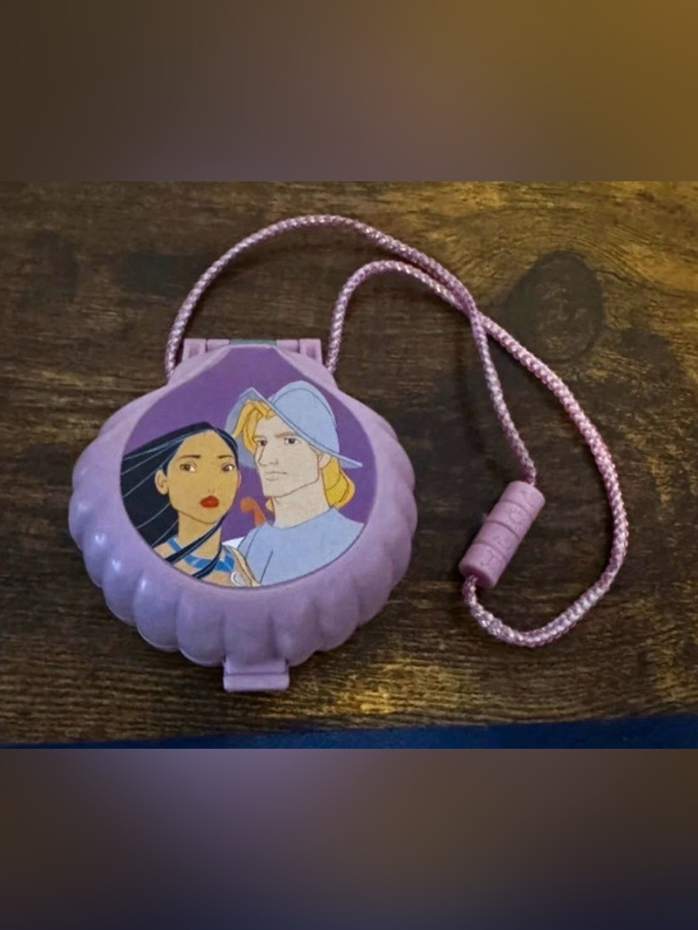 Pocahontas Polly pocket locket- no figures